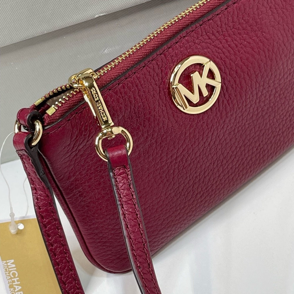 (new+tag)  Michael Kors Fulton medium wristlet mulberry maroon (cards holder)
